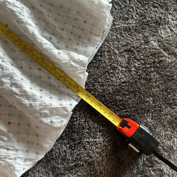 Gorgeous white lined skirt with asymmetrical hemline. Size L - Picture 5 of 6